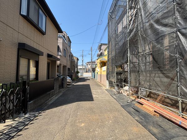 前面道路含む外観