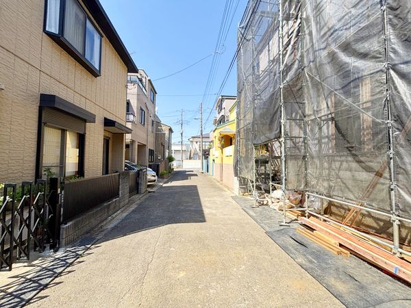 朝霞市根岸台1丁目 新築戸建 前面道路含む外観 朝霞市根岸台1丁目 新築戸建 前面道路含む外観