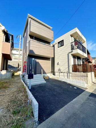 志木市本町3丁目第9 新築戸建1号棟 前面道路含む外観 志木市本町3丁目第9 新築戸建1号棟 前面道路含む外観