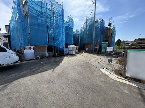 前面道路含む外観