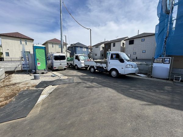 前面道路含む外観