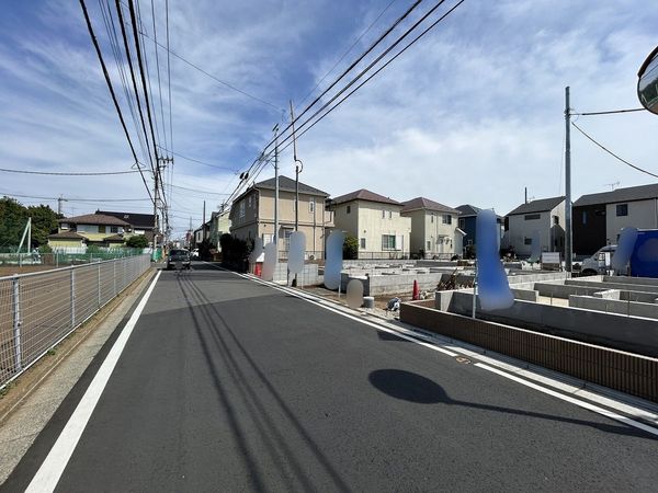 前面道路含む外観