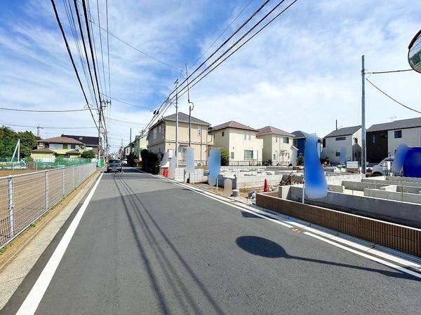 新座市東2丁目 新築戸建14号棟 前面道路含む外観