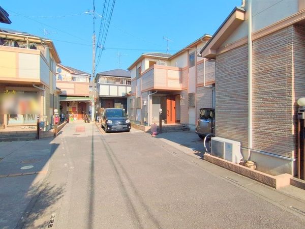 志木市中宗岡5丁目 中古戸建 前面道路含む外観 志木市中宗岡5丁目 中古戸建 前面道路含む外観