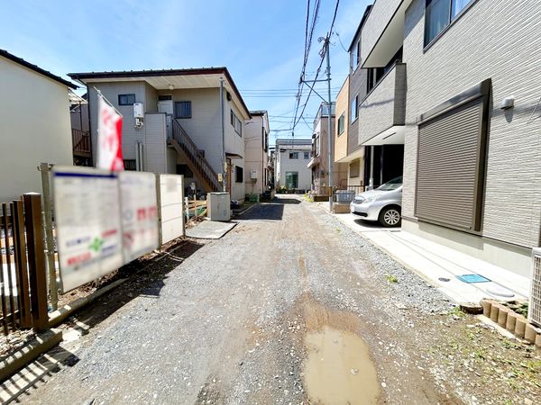 前面道路含む外観