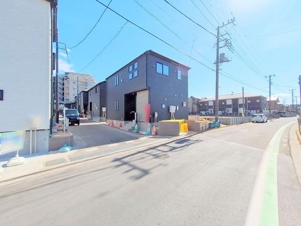 朝霞市根岸台2丁目24期 新築戸建9号棟 前面道路含む外観 朝霞市根岸台2丁目24期 新築戸建9号棟 前面道路含む外観