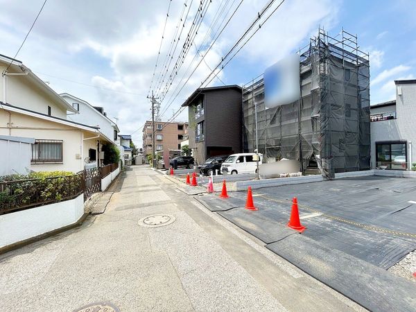前面道路含む外観