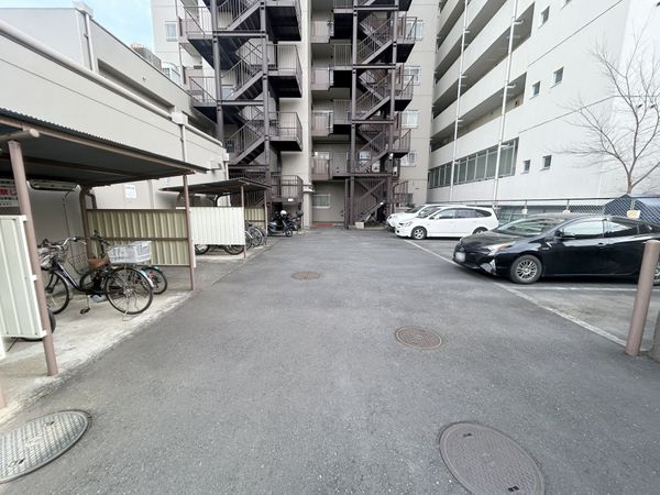 サンライトマンションさつき 駐車場