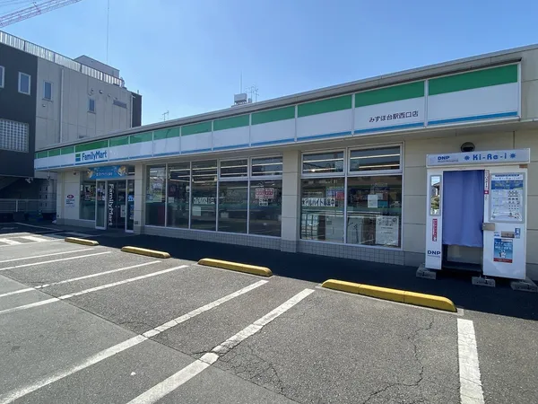 24時間営業のコンビニが徒歩圏内にあると、通勤・通学時などにも気軽に立ち寄れるため便利です。