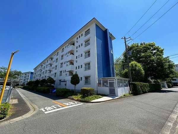 新座団地 三街区4号棟 外観 新座団地 三街区4号棟 外観