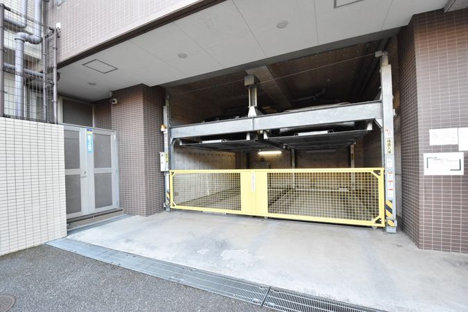 ラヴィドール志木 駐車場