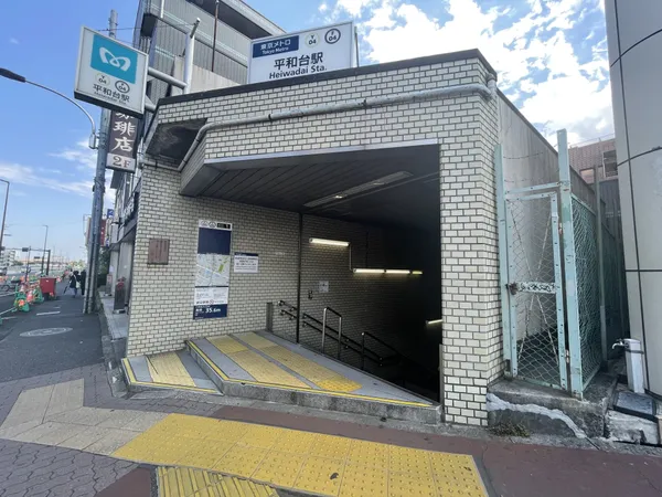 徒歩5分。