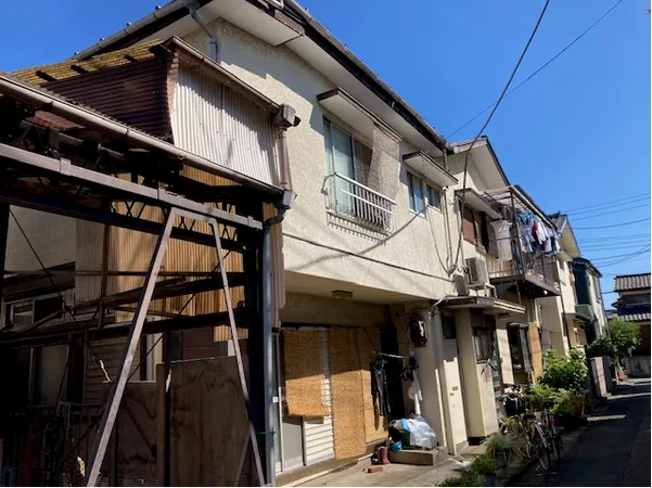 閑静な住宅地で子育て家族にピッタリ。毎日のお散歩も快適な緑に恵まれたエリアで、自然に包まれた穏やかな暮らしを実現するための、ゆとりある住環境が整っています。緑の潤いを感じながらホッと生活できそう。