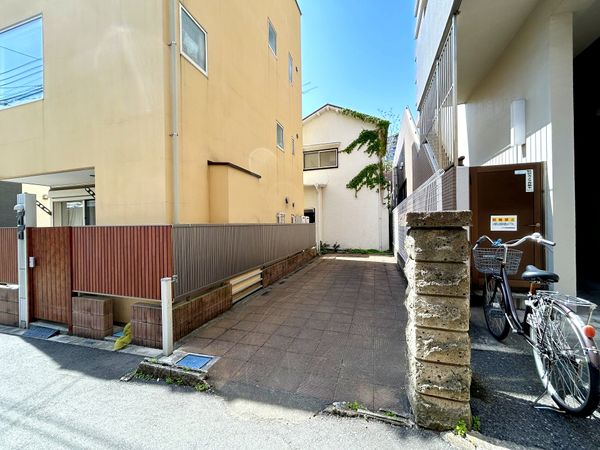 北区滝野川6丁目土地 前面道路含む外観
