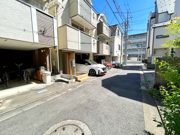 イオン板橋ショッピングセンターまで、徒歩９分！休日にはご家族連れで賑わうショッピングモールで、お買い物もお食事も楽しめます♪