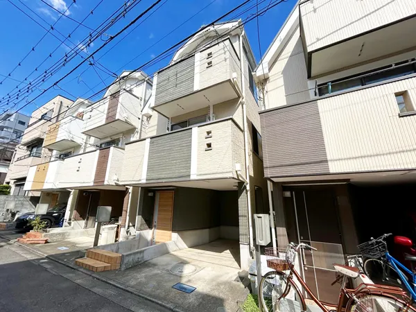 毎日のお散歩も快適な緑に恵まれたエリアで、自然に包まれた穏やかな暮らしを実現するための、ゆとりある住環境が整っています。