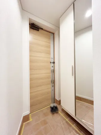 玄関・姿見付きシューズクローゼット