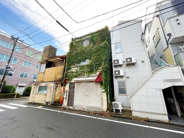駅まで徒歩８分と便利な立地にございます。