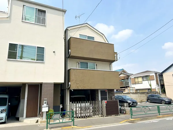 【外観】こだわりの注文住宅防犯カメラ設置の為、防犯性に優れております。