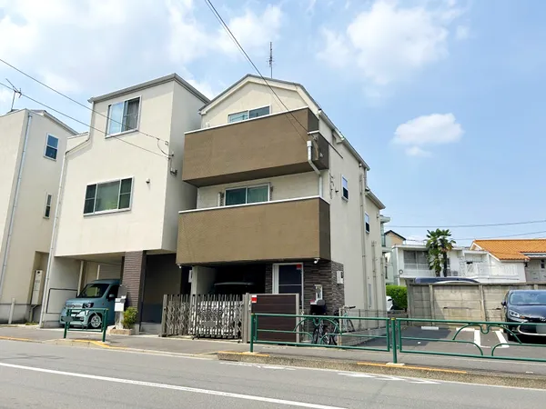 【外観】IH、食器洗い乾燥機、センサー水栓付きのキッチン駐車スペースあり（車種による）