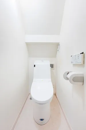 【トイレ】三階部分のトイレでございます。