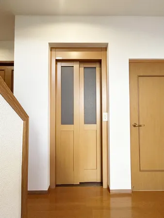 車いすやベビーカーでもスムーズに移動が可能なホームエレベーター付きです。