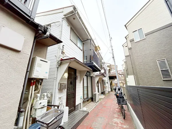 2階建のオーナーチェンジ物件です。