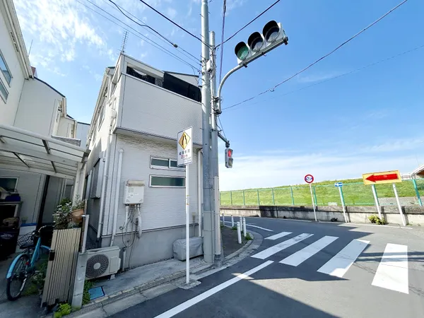 閑静な住宅街で、子育て中の方にもおすすめの住環境です。お気軽にお問い合わせくださいませ。