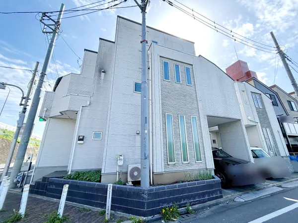 都営三田線「西高島平」駅まで徒歩8分のロケーションです。
