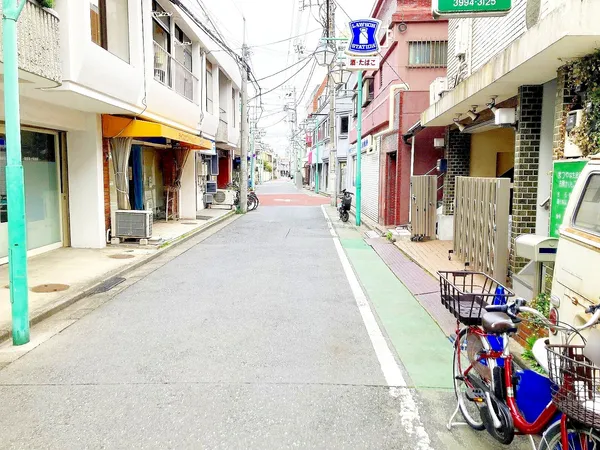 【前面道路】敷地には駐車スペースもございます（車種による）