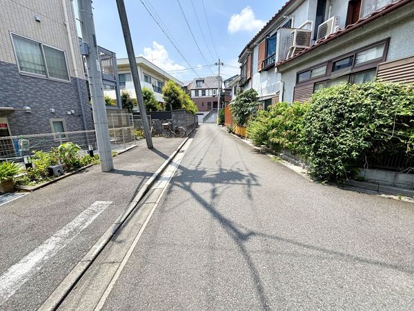 前面道路含む外観
