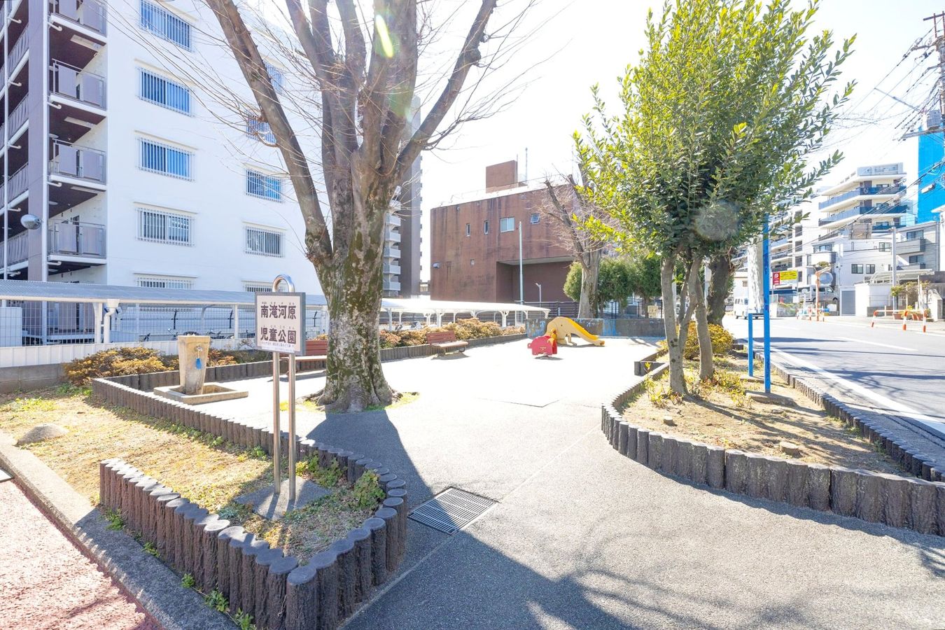 和光パークファミリア 南滝河原児童遊園地(約20m) 南滝河原児童遊園地(約20m)