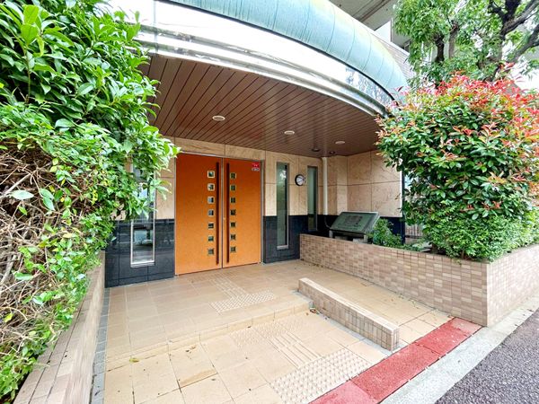ライオンズマンション西高島平溝下公園 弐番館 エントランス ライオンズマンション西高島平溝下公園 弐番館 エントランス
