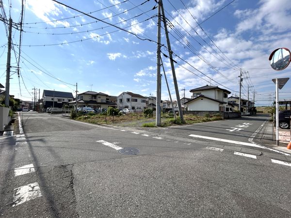 坂戸市伊豆の山町 土地 前面道路含む外観 前面道路含む外観