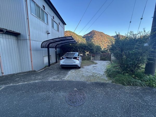 前面道路含む外観