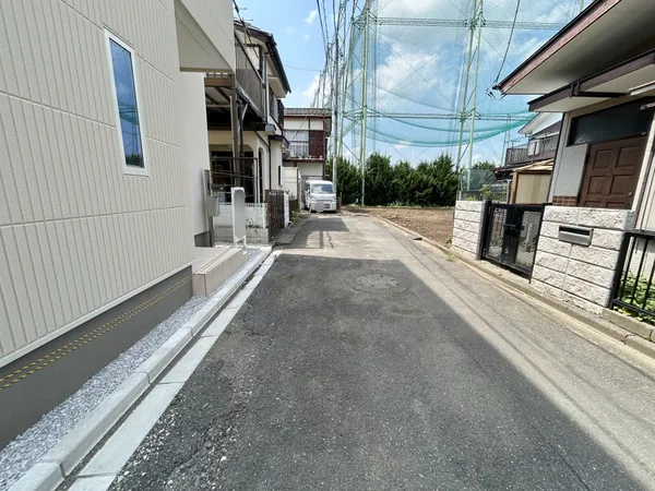 南西側約４.２ｍ道路