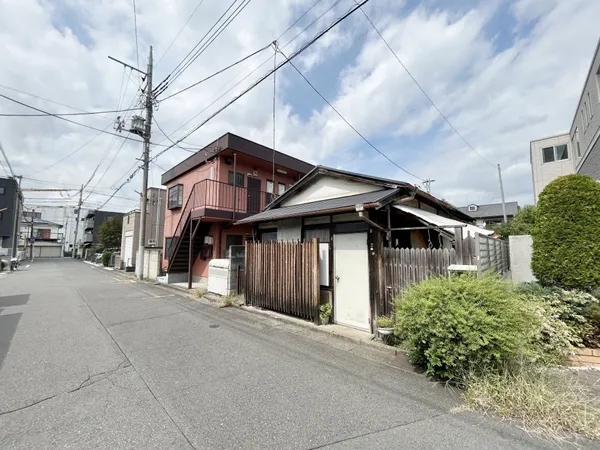 現況建物あり、更地にて引渡し