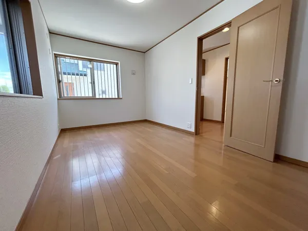 １階洋室約７.５帖