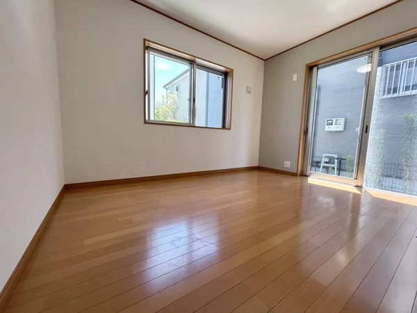 １階洋室約６.５帖