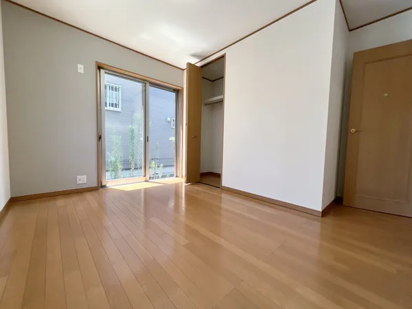１階洋室約６.５帖