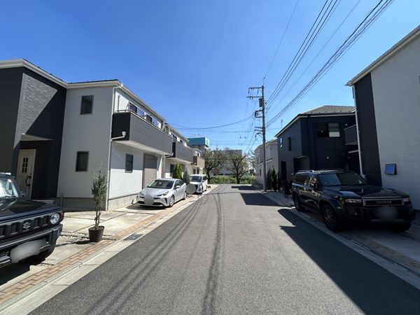前面道路含む外観