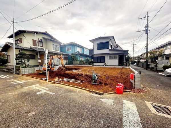 前面道路含む外観