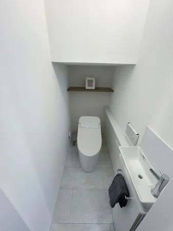 １階タンクレストイレ（温水洗浄暖房便座）