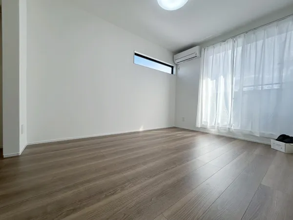 ２階洋室約６帖（東側）、エアコン１基