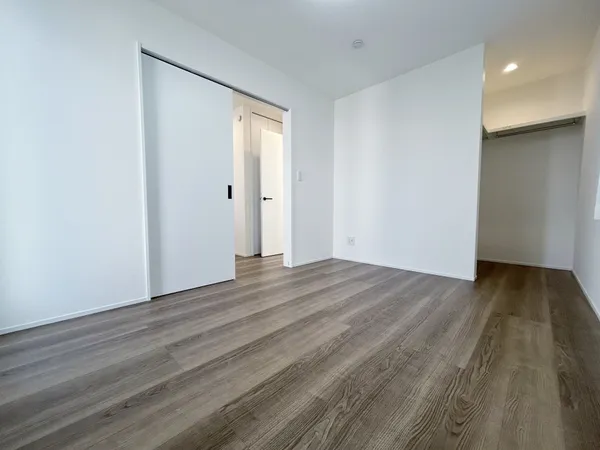 ２階洋室約６帖（西側）