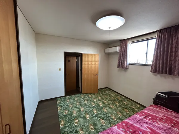 ２階洋室（南東側）