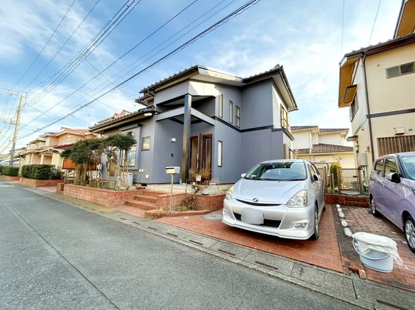 比企郡川島町八幡1丁目 戸建 前面道路含む外観