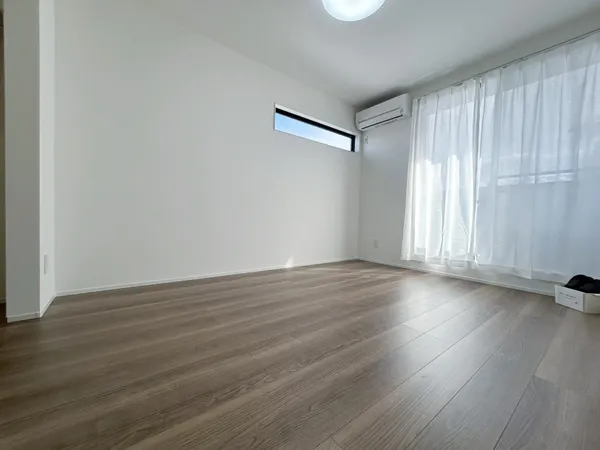 ２階洋室約６帖（東側）、エアコン１基