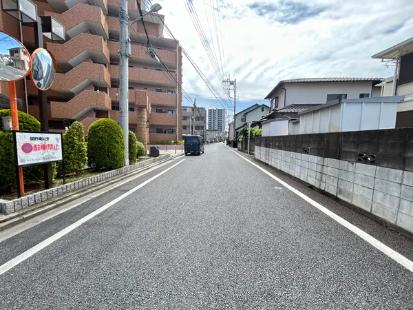 北東側前面道路