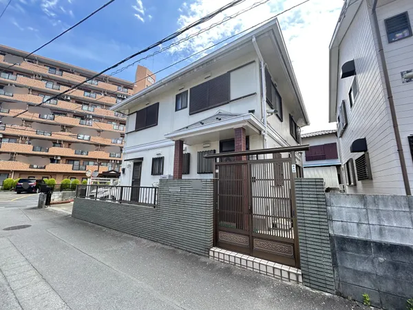 軽量鉄骨造２階建